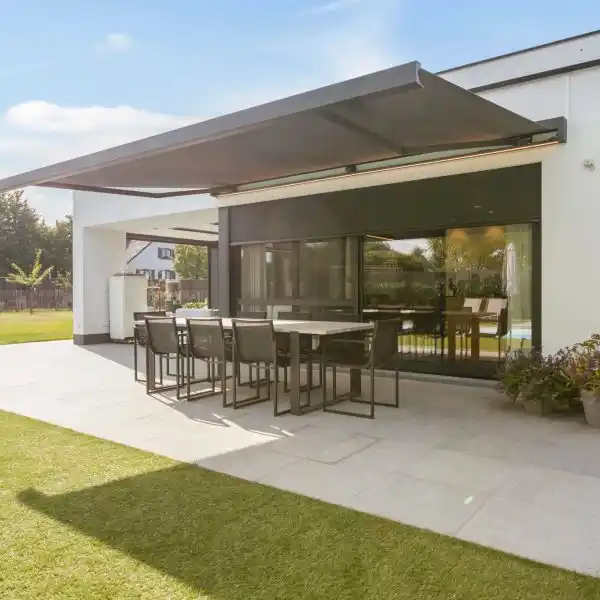 zonwering Maastricht-Airport